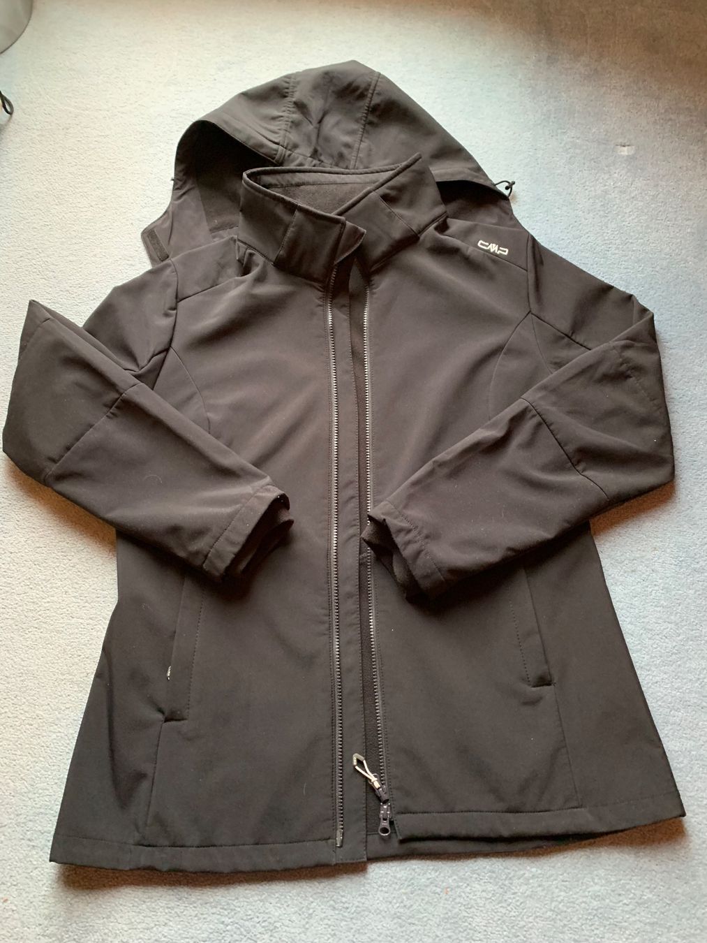 CMP Giacche: CMP Softshelljacke Damen Gr. 42, schwarz mit Kapuze – Usato da Wiesendangen venduto da Babalegi