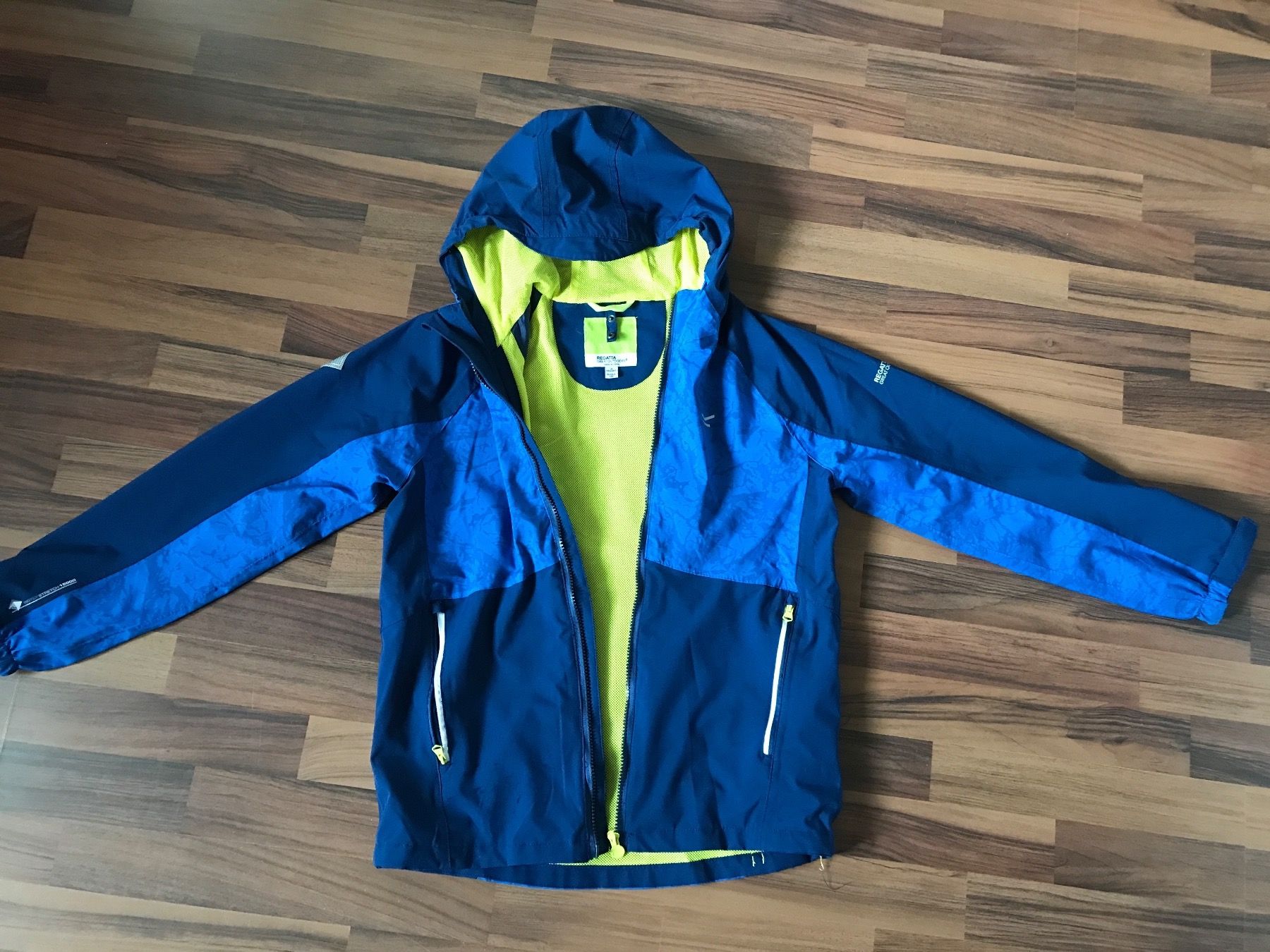 Jacken & Mäntel: Regenjacke Gr. 158 – Gebraucht aus Dozwil von  1