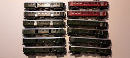 12 ältere Märklin Personenwagen