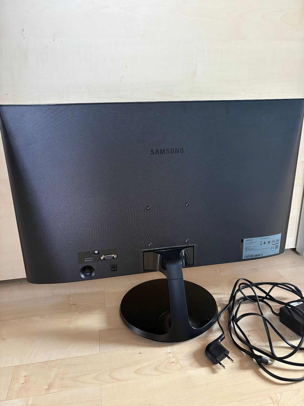 Samsung Ecrans: Monitor Samsung S24F354FHR – D'occasion à Zofingen par deadepona 2