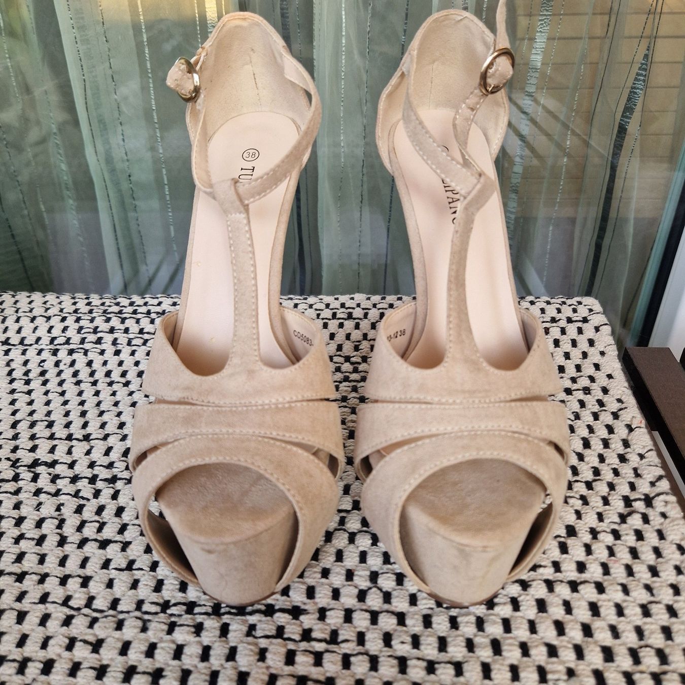 Scarpe da donna: High Heels beige Tulipano 38 – Usato da Nendeln venduto da Zopfie_ 4