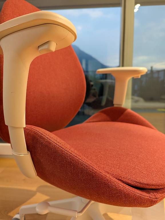 Chaises: IKEA ergonomic chair HATTEFJÄLL – D'occasion à Glis par ana_s8jf 3