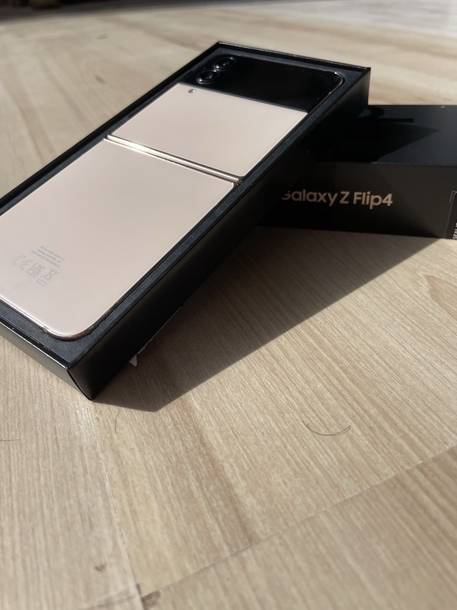 Samsung Handys / Smartphones: Samsung Galaxy Z Flip4 – Gebraucht aus Rottenschwil von yve_8rbj 1