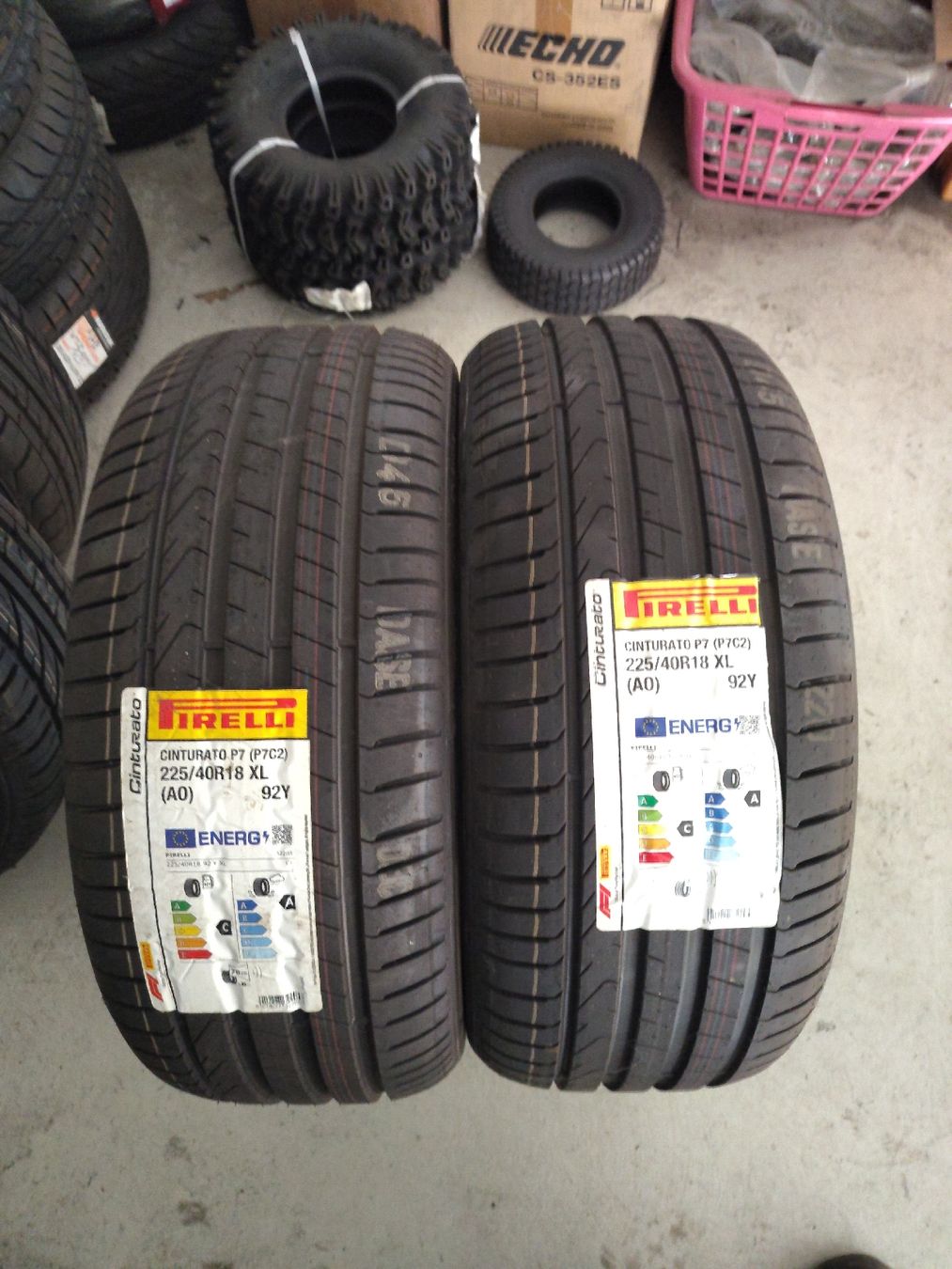 Tutti pezzi di ricambio auto: Pneu Pirelli 225/40R18 92y  – Nuovo e nell'imballaggio originale da Loveresse venduto da AtelierBurkhalter