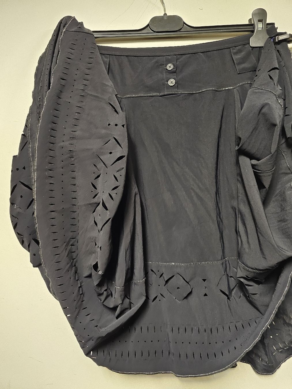 Röcke: Jupe Noire E-Bryde en lycra/Découpes ajourées/Chic/T:40 – Neu (gemäss Beschreibung) aus Basel von Paloma6261 8