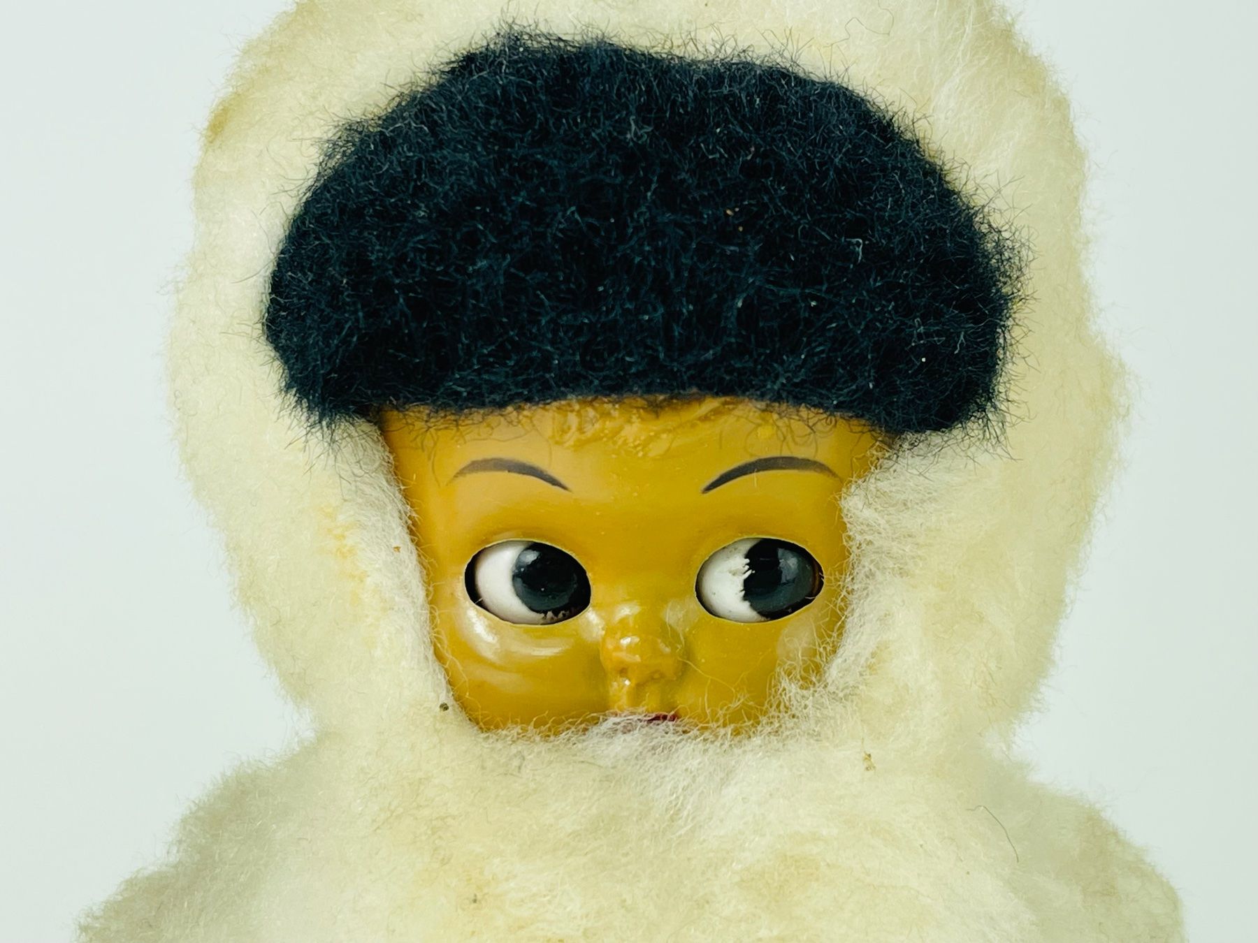 Bambole: Inuit-Puppe CARLSON Kunstfell Alaska – Usato da Zürich venduto da Arche_Brockenhaus 5
