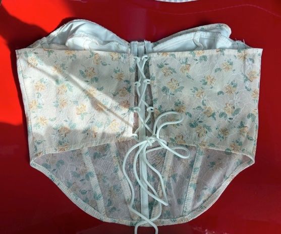 Tops: Corset dentelle floral – D'occasion à Lausanne par milou201619 1