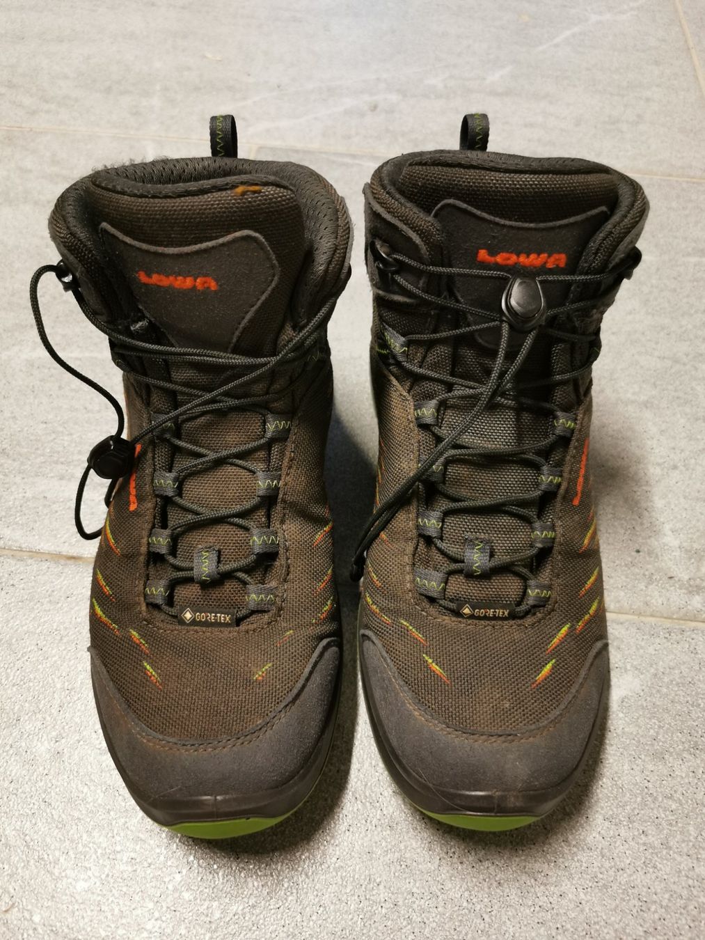 Lowa Scarpe da uomo: Lowa Wanderschuhe Kinder Grösse 36, neuwertig – Usato da Konolfingen venduto da torina85