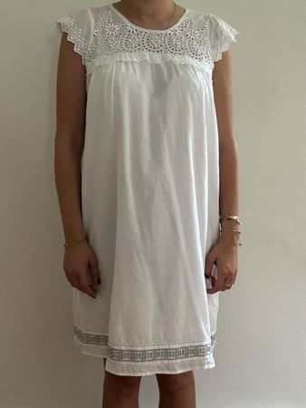 Leichtes Sommerkleid mit Perlenstickereien von Sandro Paris