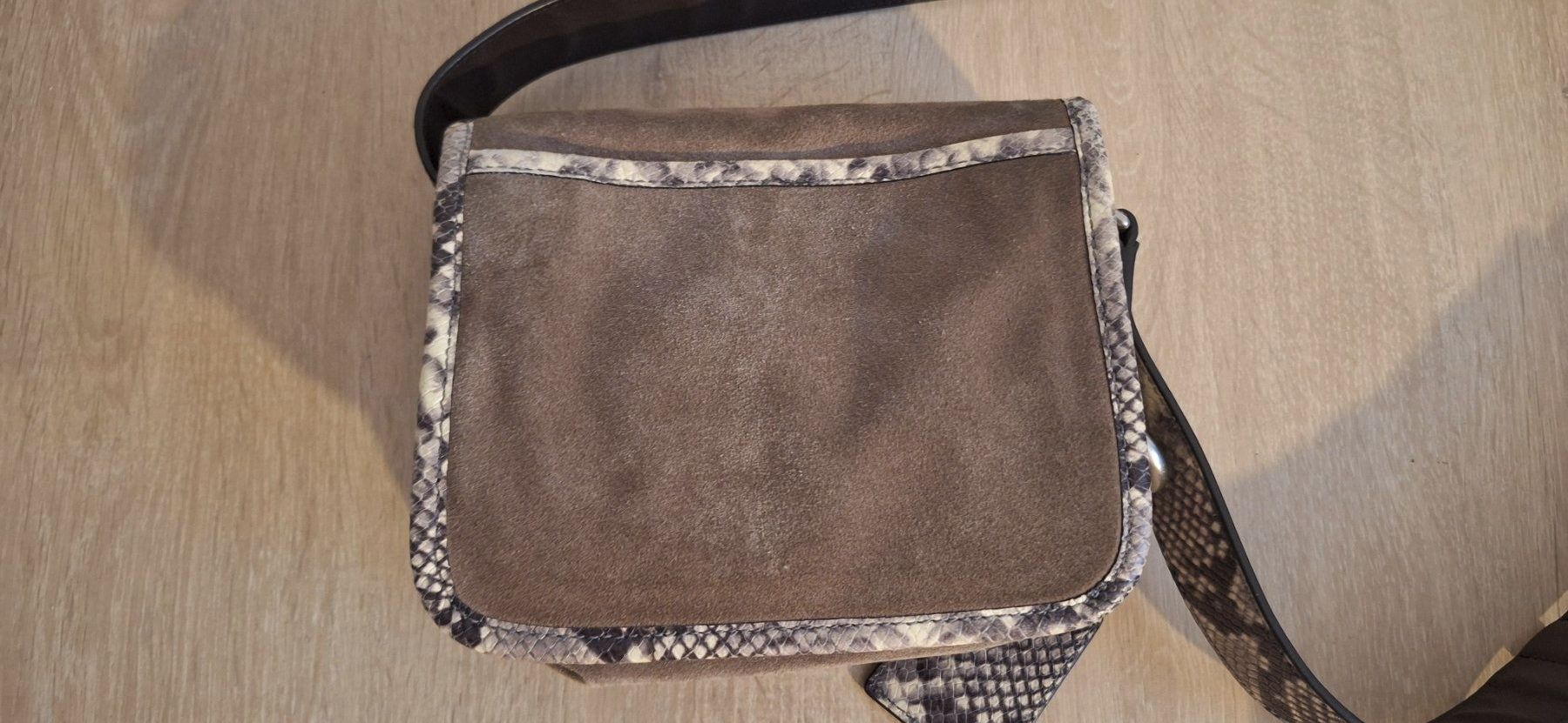 Michael Kors Sacs femmes: Michael Kors - Umhängetasche Wildleder/Pythonprägung – D'occasion à Granges VS par dan_6bcm 1