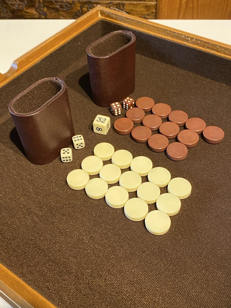 Giochi: Altes, edles Schach/ Backgammon/mit Staunton Figuren! – Usato da Utzigen venduto da Lasagne99 2