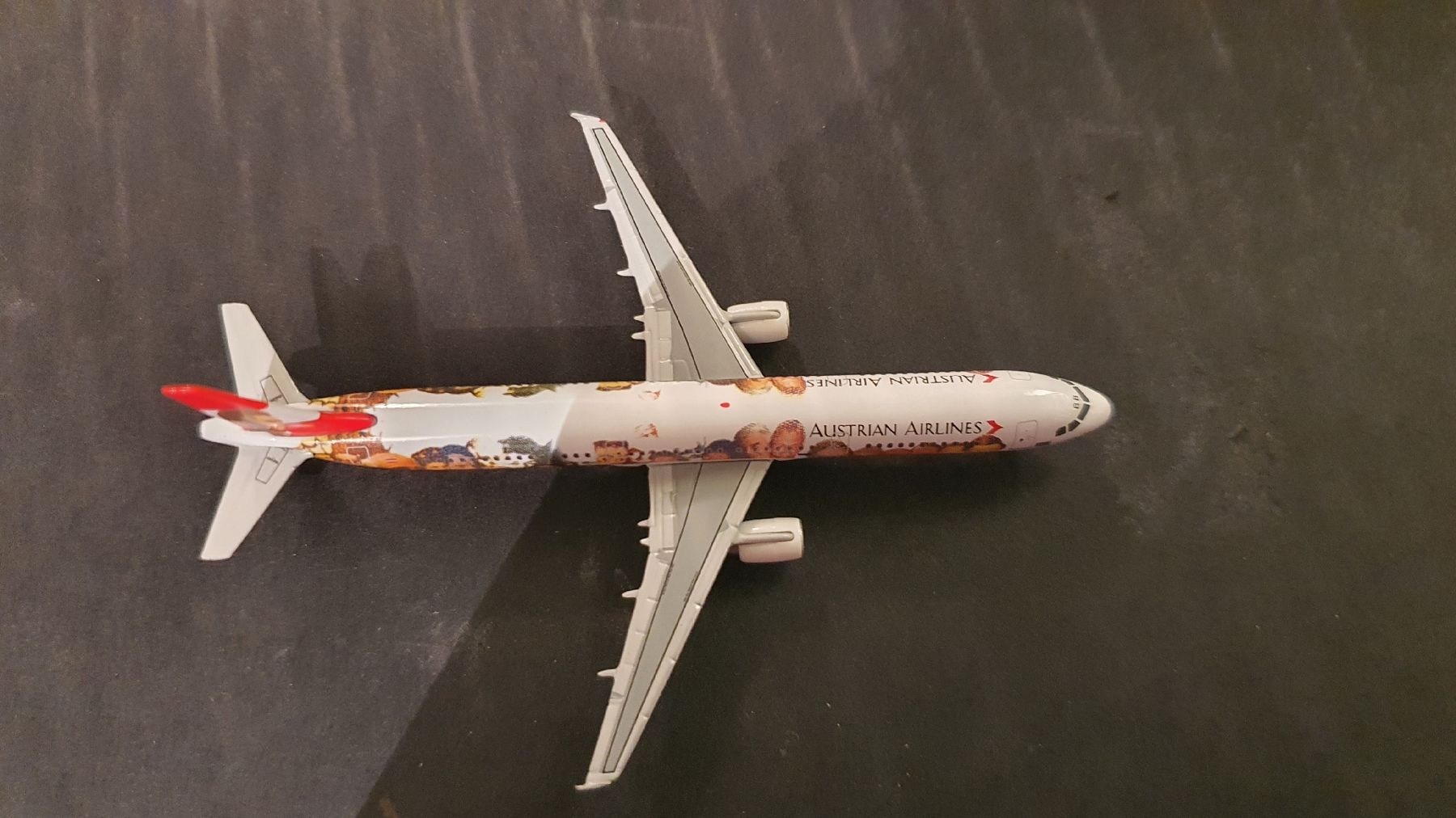 Airbus Kit di modellismo & Modellini statici: AIRBUS A321 AUSTRIAN AIRLINES 1:500 – Usato da Männedorf venduto da Modellbau-wyss 2