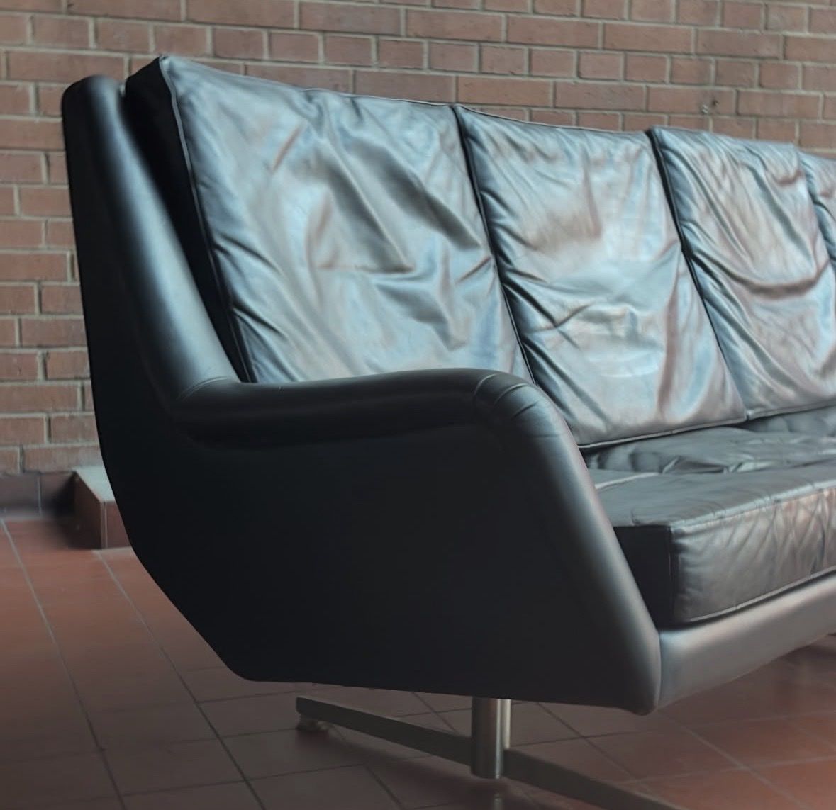 Divani: Grosses Vintage Ledersofa 1960er – Usato da Basel venduto da nizzle 6