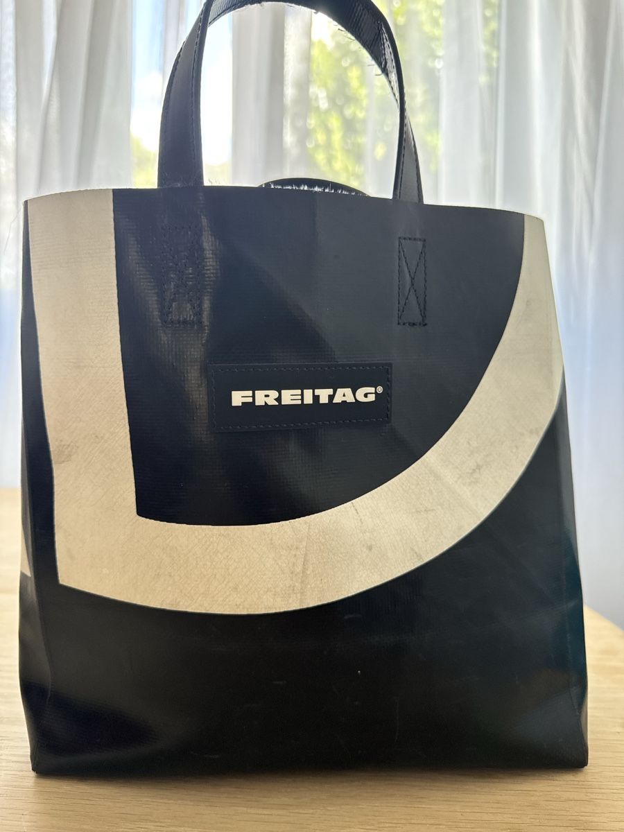 Freitag Borse: Sac Freitag noir blanc – Usato da Brügg BE venduto da haj_9zhk 9