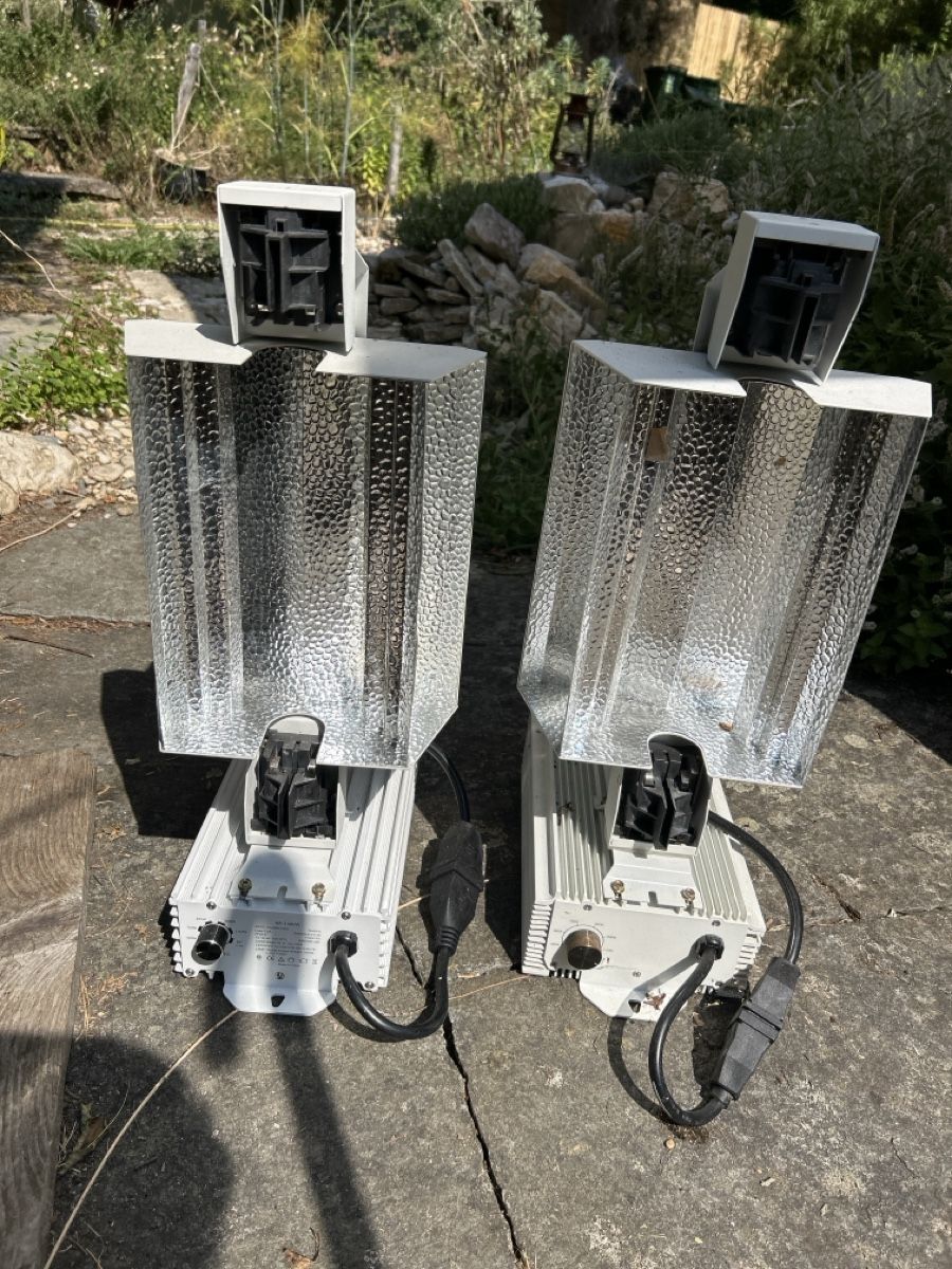 Lampen: Reflector / Growlampe 2 Stk. ab CHF 1.— – Gebraucht aus Bottmingen von LuckyLuke2008
