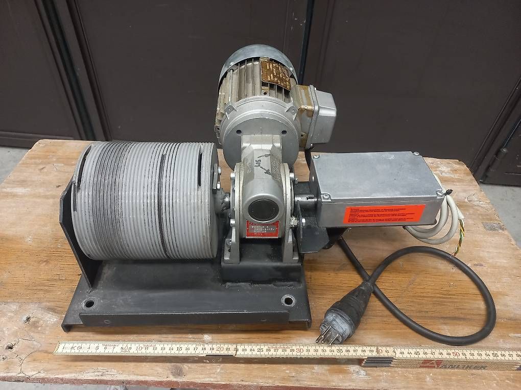 Motori: Getriebemotor, Seilwinde, Aufzug – Usato da Werthenstein venduto da joniace 2