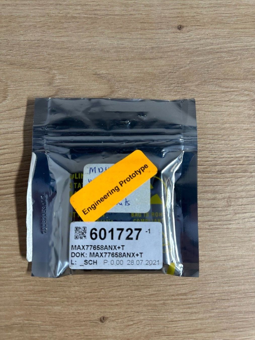 Componenti elettronici: 30 Maxim Integrated Microchips – Nuovo (secondo la descrizione) da Schindellegi venduto da dan_vw5p