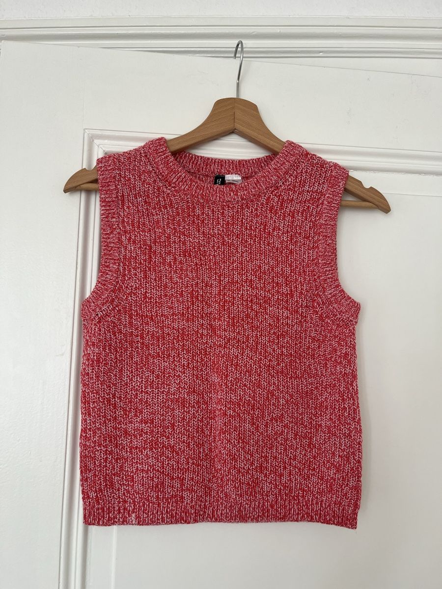 H&M Top: Top H&M rot – Nuovo (secondo la descrizione) da Basel venduto da cat_25m7