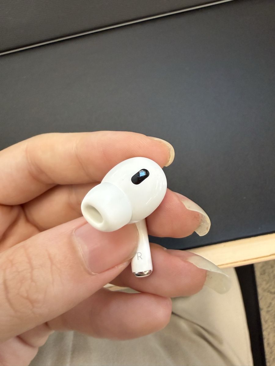 Apple Casques audio: Apple AirPods Pro 2 Ladecase  – D'occasion à Hüttwilen par sar_8gj7 4