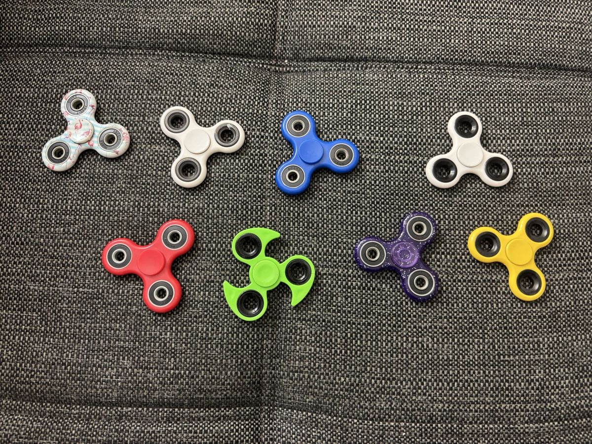 Giocattoli: 8er Set Fidget Spinner, verschiedene Farben – Usato da Wallisellen venduto da nic_o08