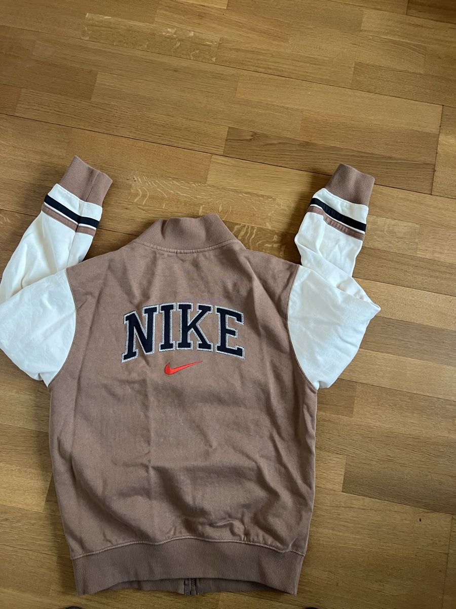 Nike Pulls & Sweat-shirts: Nike Zip-up – D'occasion à Seedorf BE par lor_tc6x 2
