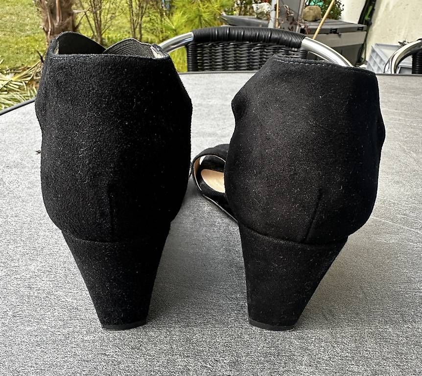 Damenschuhe: Wedges Pumps schwarz, Wildleder, Gr. 40 – Gebraucht aus Thalwil von and_fdf5 2