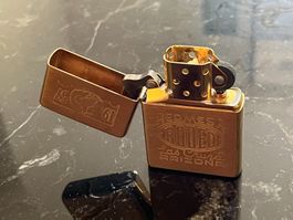 🤠 Zippo Red Mesa Rodeo 1957 – Laiton Doré Collector