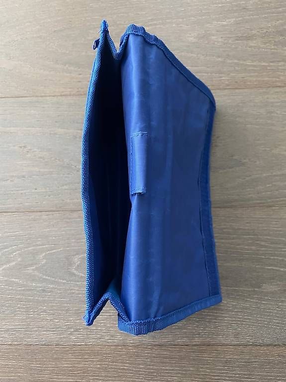 Trousses de maquillage: Reise-Necessaire/-Mappe Kuoni blau – D'occasion à Hünenberg par Betsch1 4