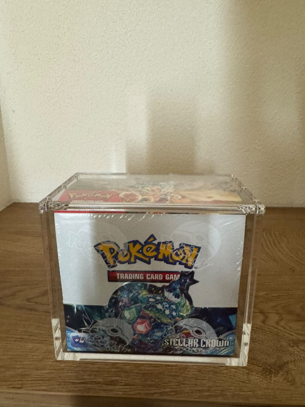 Pokémon Cartes à collectionner: Pokemon Stellar Crown Display Englisch inkl. Acryl Case – Neuf avec emballage d'origine à Matzingen par Poke.Baer