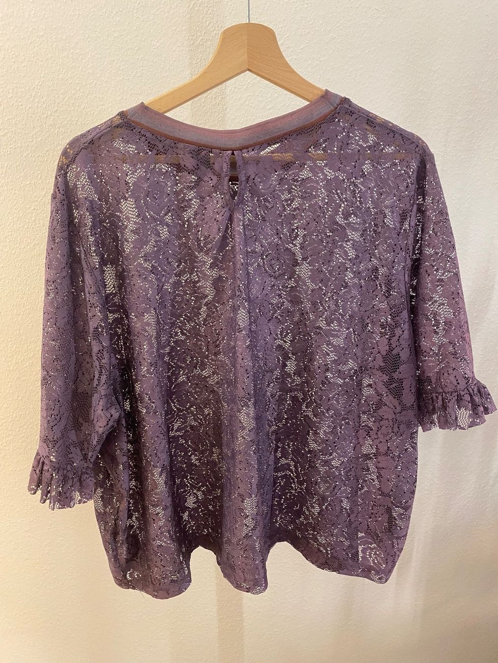 Asos T-shirt: Asos Spitzen-Shirt lila Gr. 54 – Usato da Pratteln venduto da a23_j2gs 2