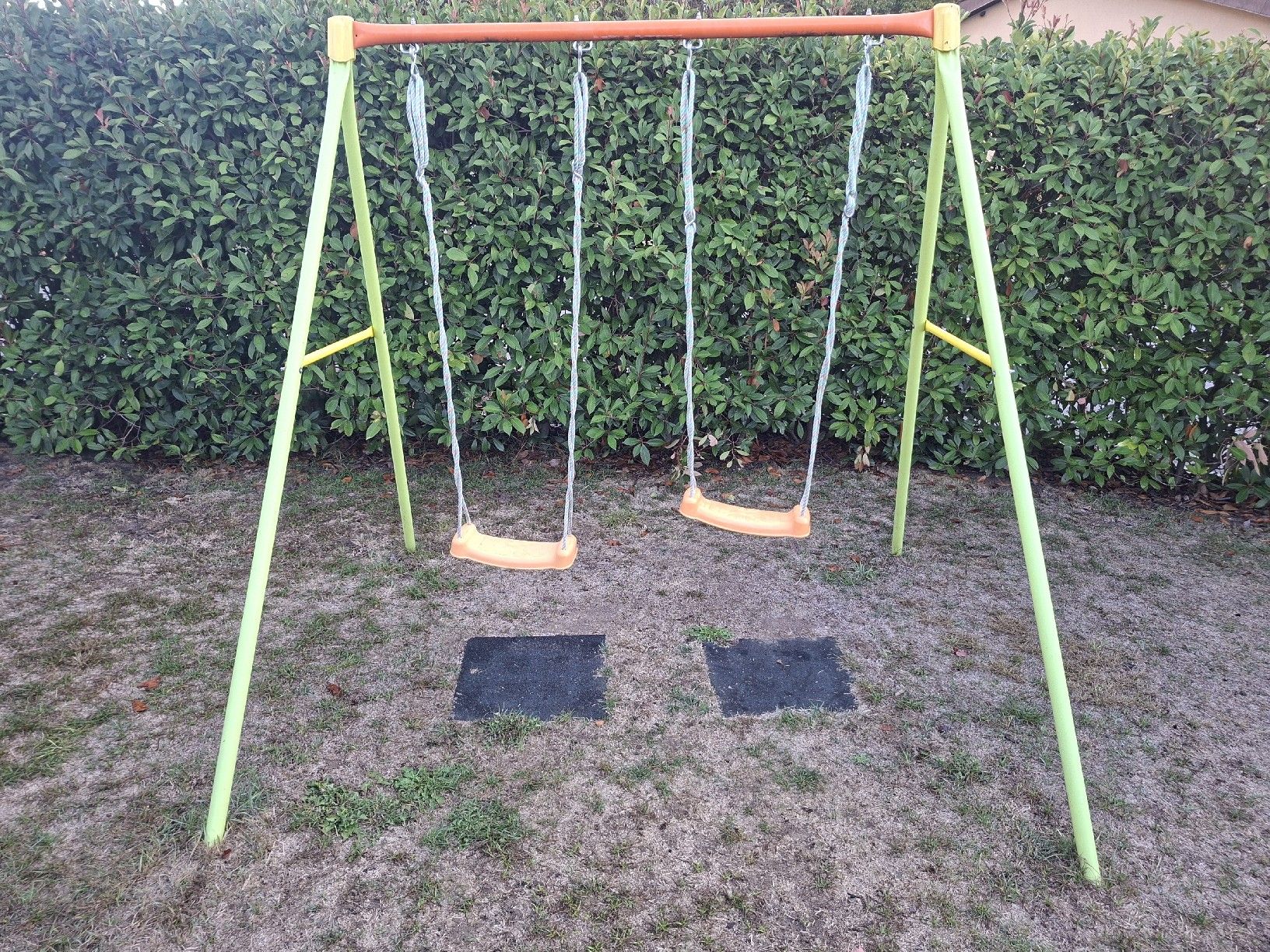 Altre altalene da giardino: Schaukel mit zwei Bodenplatten – Usato da Niedergösgen venduto da Gnoschi