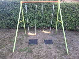 Schaukel mit zwei Bodenplatten