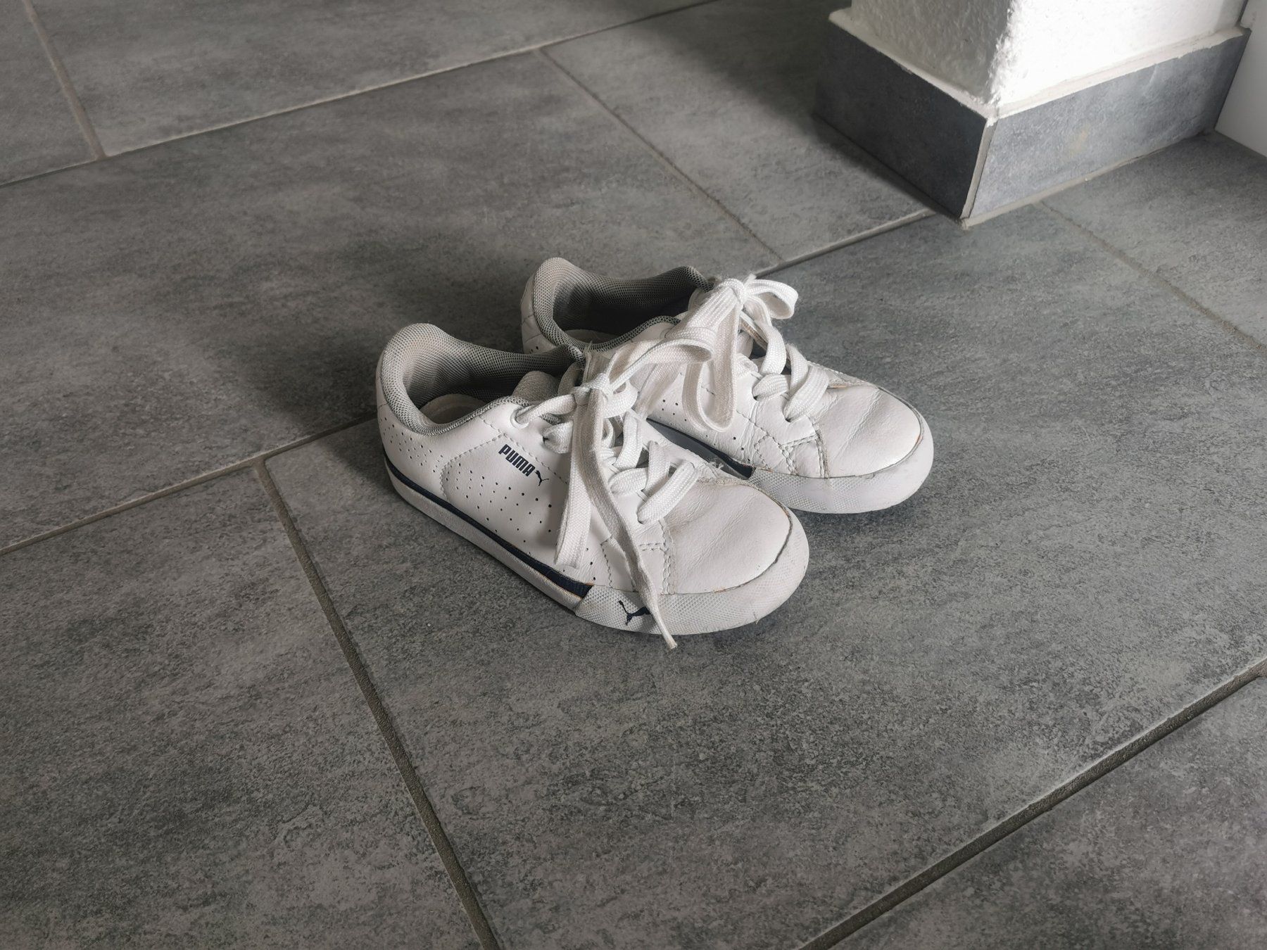 Puma Chaussures garçon: Kinder Puma Turnschuhe Gr. 30 – D'occasion à Herzogenbuchsee par knisteri