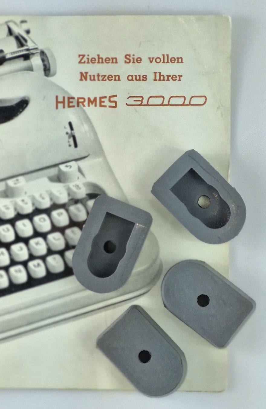 Schreibmaschinen: Gummifüsse für Hermes 3000 – Neu (gemäss Beschreibung) aus Schlieren von VintageType 8