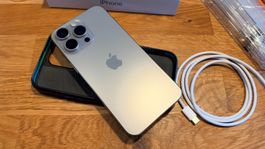 iPhone 15 Pro Max 256GB Titan Natur - Top Zustand + Zubehör