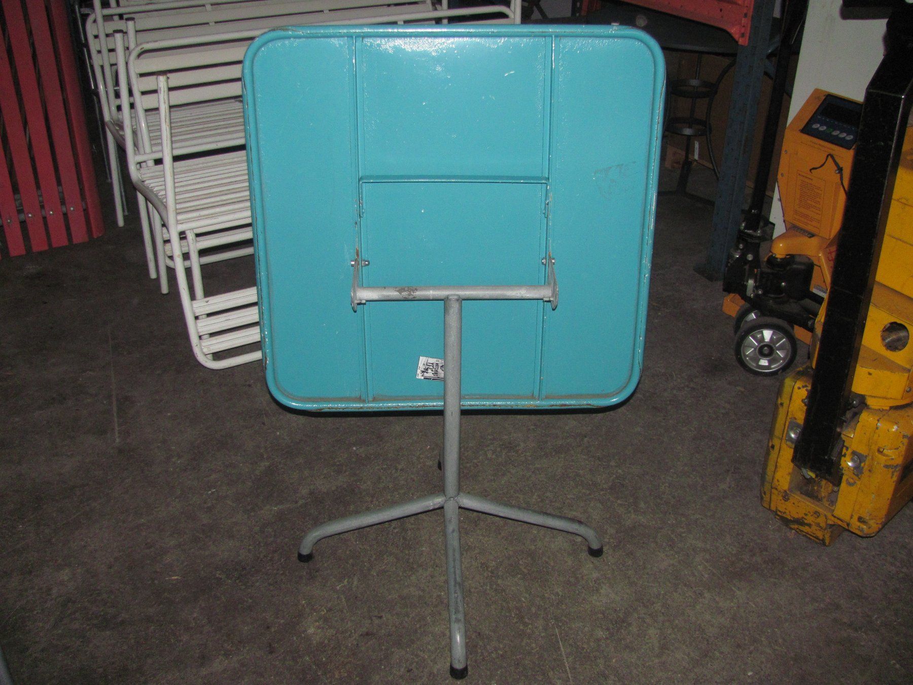 Schaffner Tische: Schaffner ? Blechtisch 75x75cm Gartentisch LESEN Höhe 72 – Gebraucht aus Malters von Monark 2