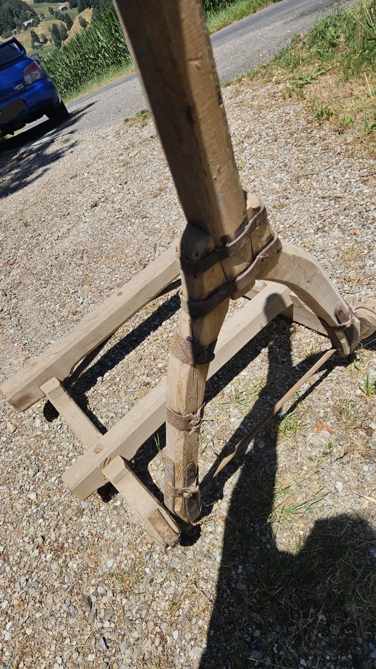 Slitta: Antiker Holzschlitten mit Eisenbeschlägen – Usato da Wasen im Emmental venduto da sel_6xg6 4