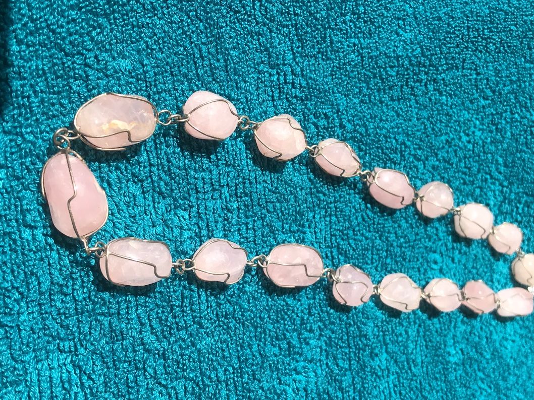 Catenine: Boho Rosenquarz Kette – Usato da Wettingen venduto da Andres54