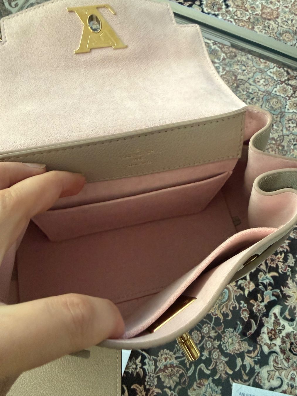 Borse da donna: Louis Vuitton Lock Me plus Portmonee – Usato da Jonen venduto da Motie 2