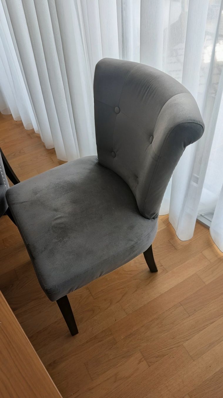Stühle: 6 graue Samt Stühle mit silbernen Details – Gebraucht aus Wollerau von lor_k2ny 1