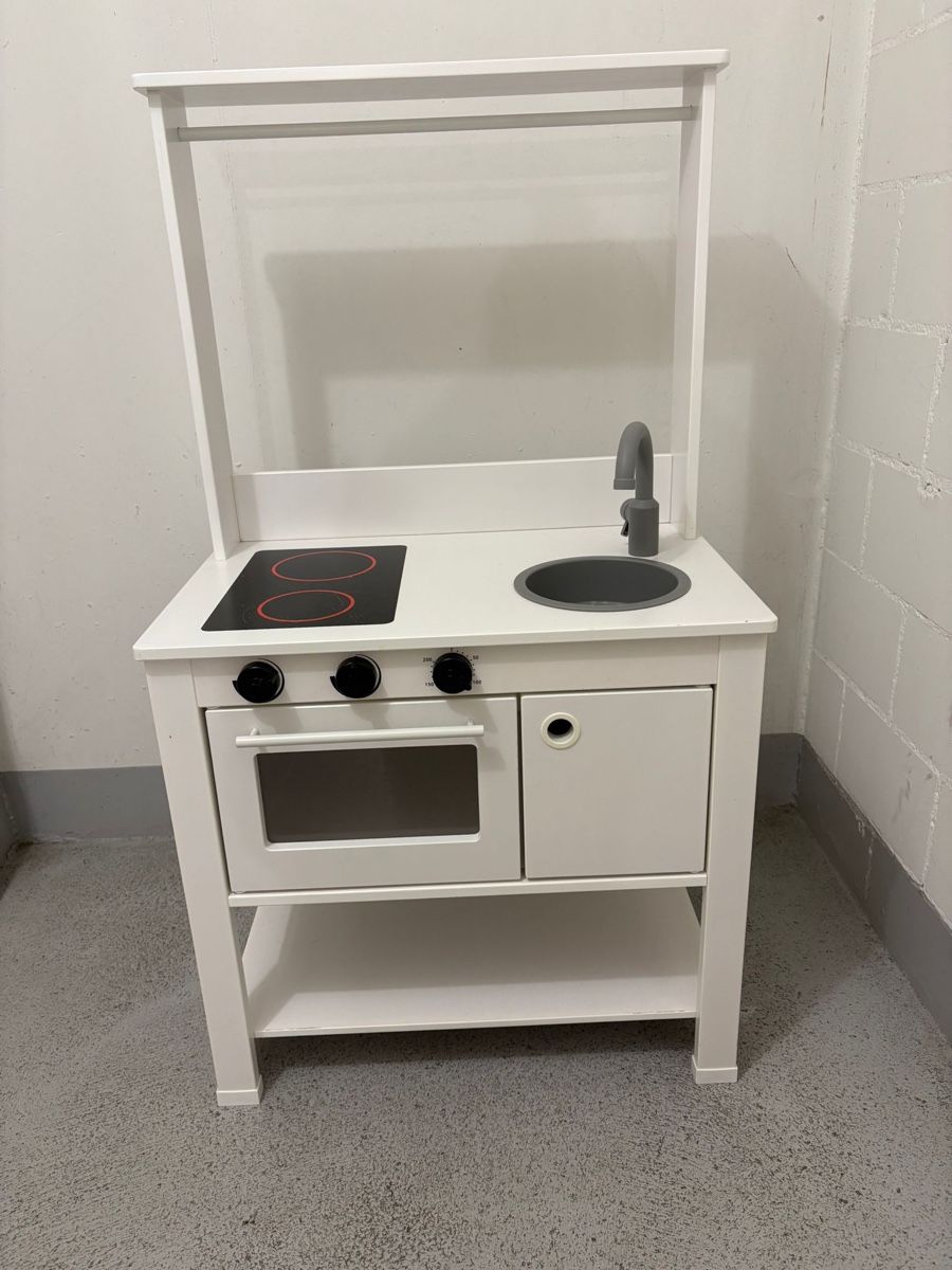 Ikea Giocattoli: IKEA Kinderküche weiss – Usato da Glattbrugg venduto da kockica