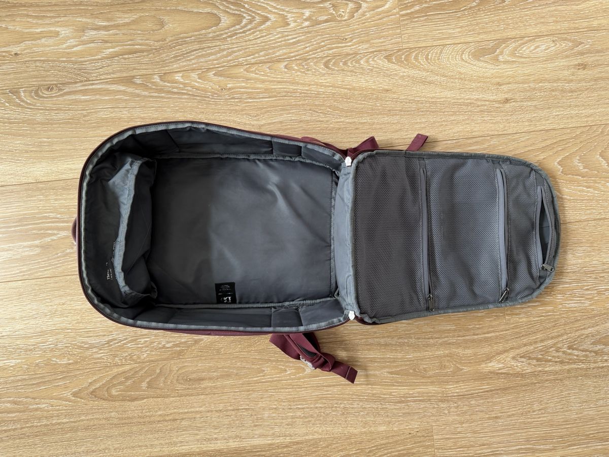 Zaini: Db (Douchebags) The Ramverk 21L Backpack - Raspberry  – Usato da Basel venduto da ll.dee 4