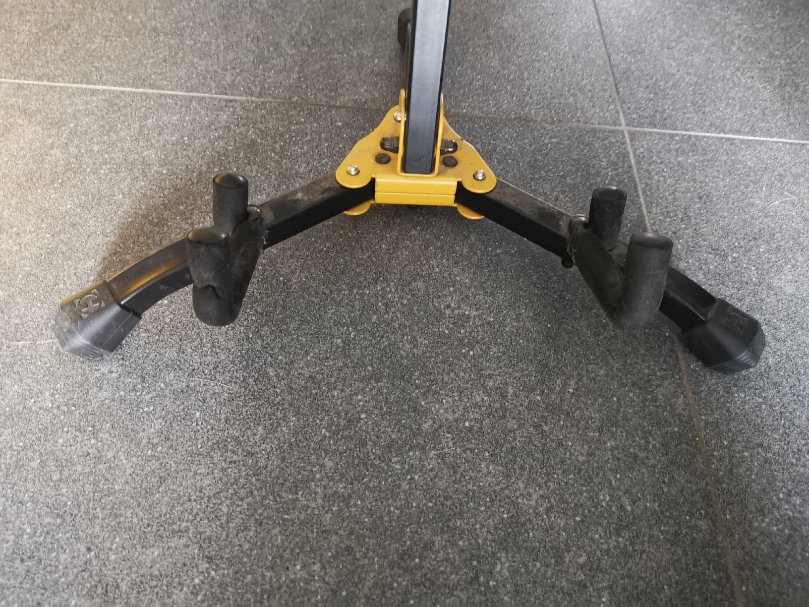 Supports pour instruments & partitions: 3 Hercules Gitarrenständer – D'occasion à Rohrbachgraben par noisenomad 1