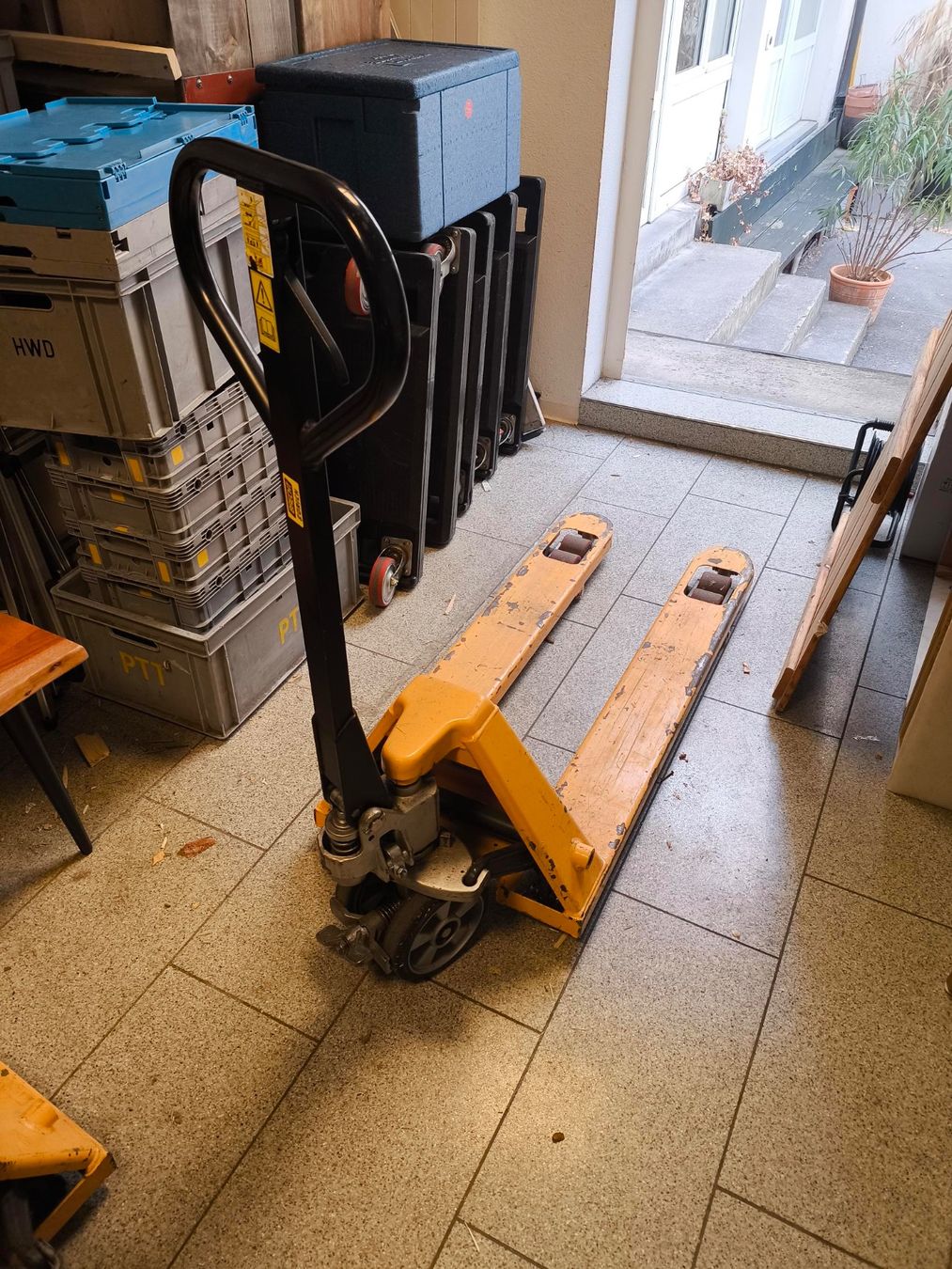 Carrelli elevatori e a forche: Palletthubwagen 2500 kg – Usato da Zürich venduto da flashkurier