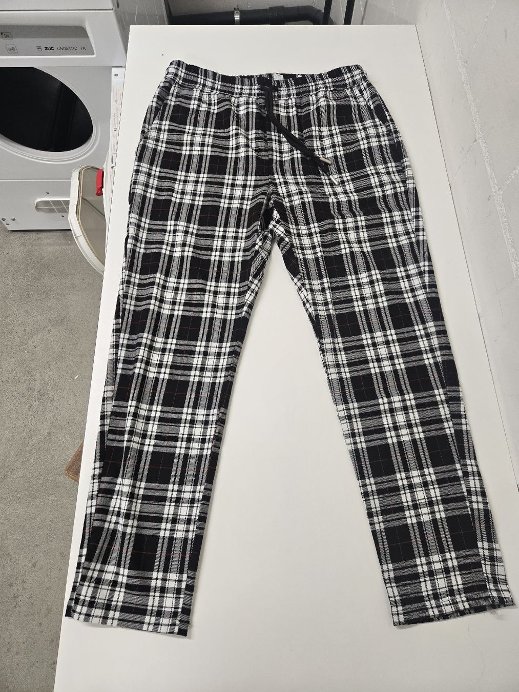 Pantaloni: Only & Sons Freizeithose, Gr. M, Karomuster, Top Zustand! – Usato da Winkel venduto da Yenniferina