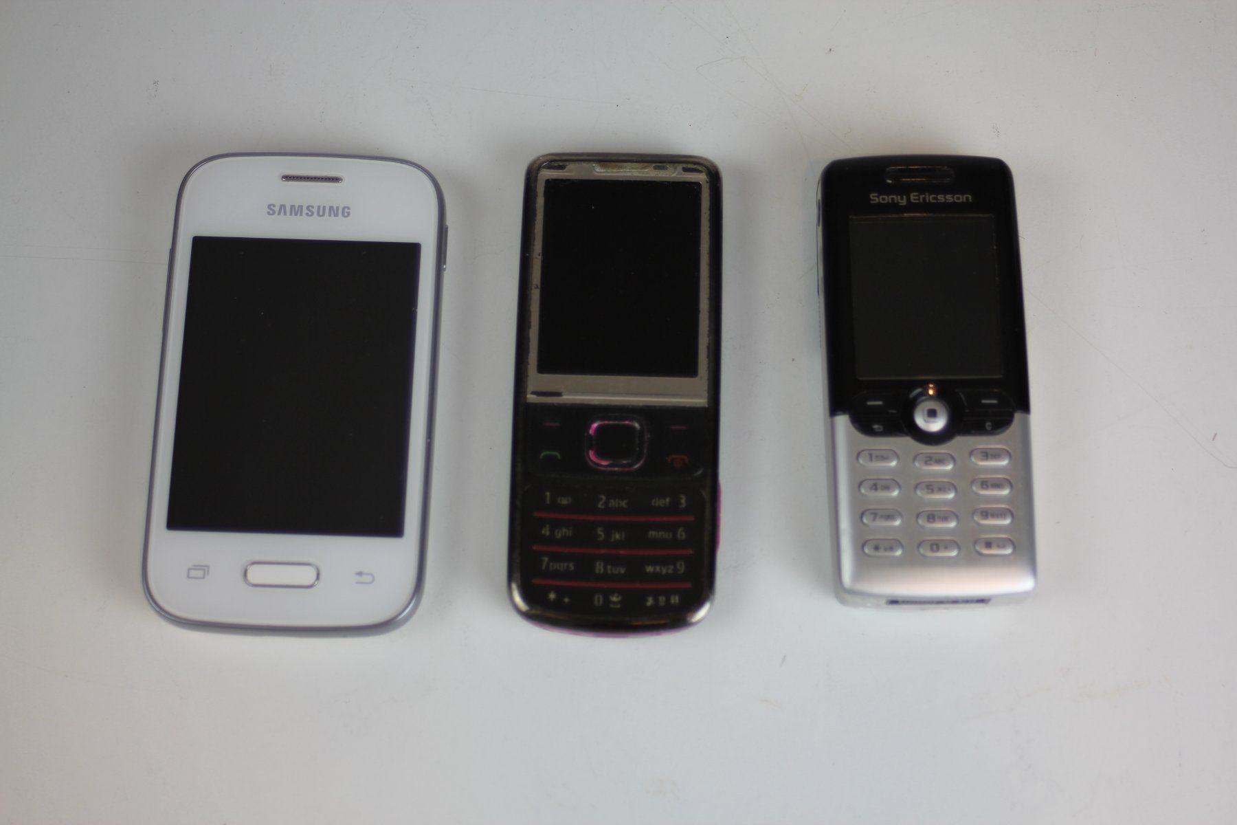 Samsung Telefoni cellulari / Smartphones: 3 Handys Samsung Sony Ericsson Set – Usato da Basel venduto da IRMAundFRED