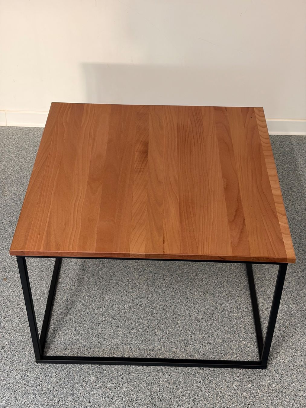 Tavoli: Handgefertigter Couchtisch aus Buchenholz – Nuovo (secondo la descrizione) da Winterthur venduto da ABYER 1