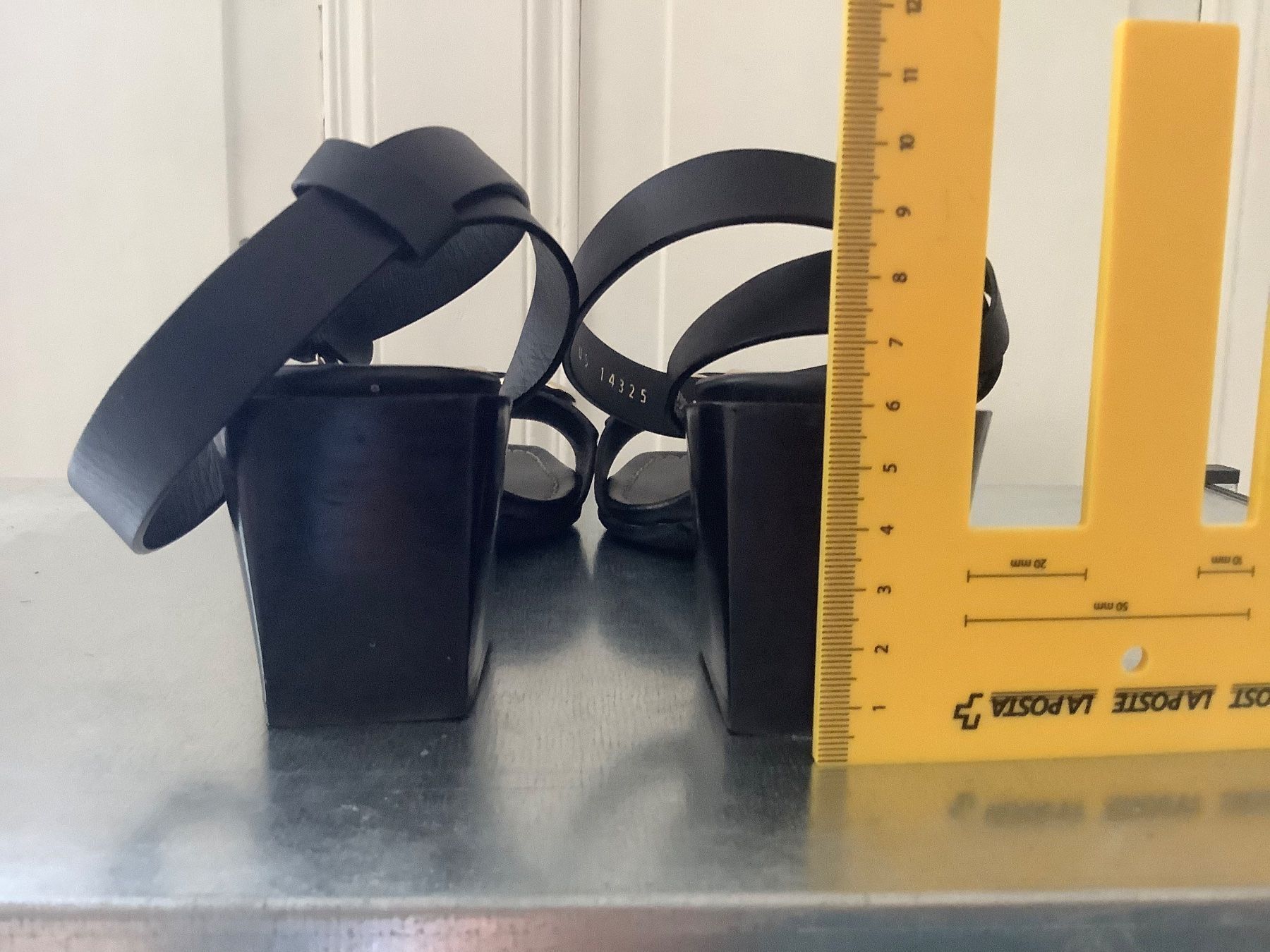 Salvatore Ferragamo Scarpe da donna: Salvatore Ferragamo Sandalen – Usato da schaffhausen venduto da Chiquimiki 4