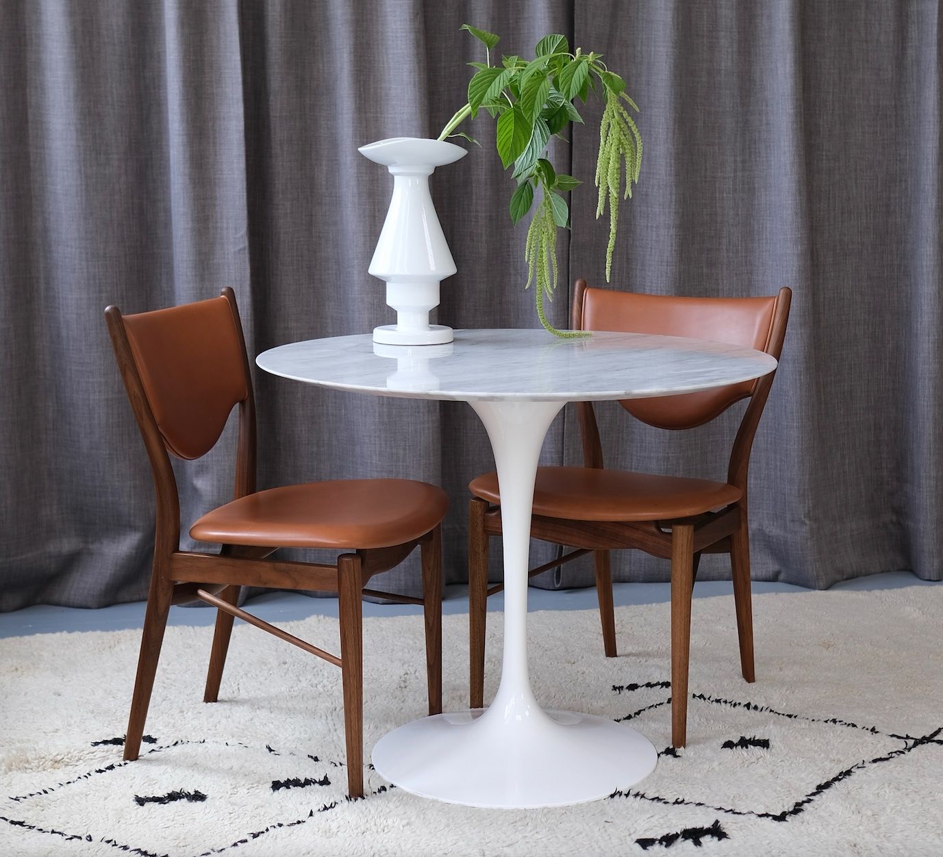 Tische: Tulpentisch Carrara Marmor / Eero Saarinen style – Gebraucht aus Bern von Zmodern_CON 1