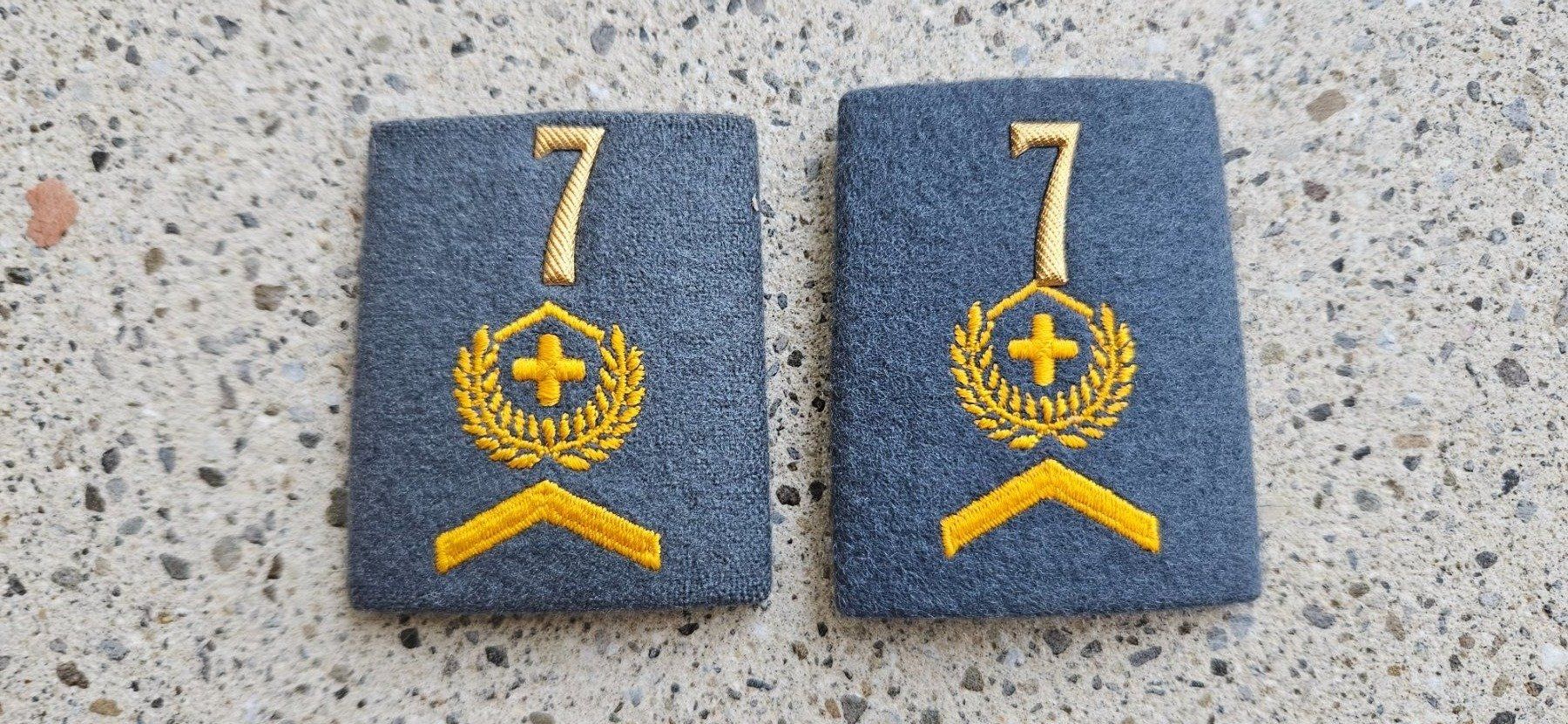 Schweizer Armee Placchette & Badge: *** Patten /Schulterschlaufen mit Nummer *** – Usato da Riedholz venduto da fr_sIruP